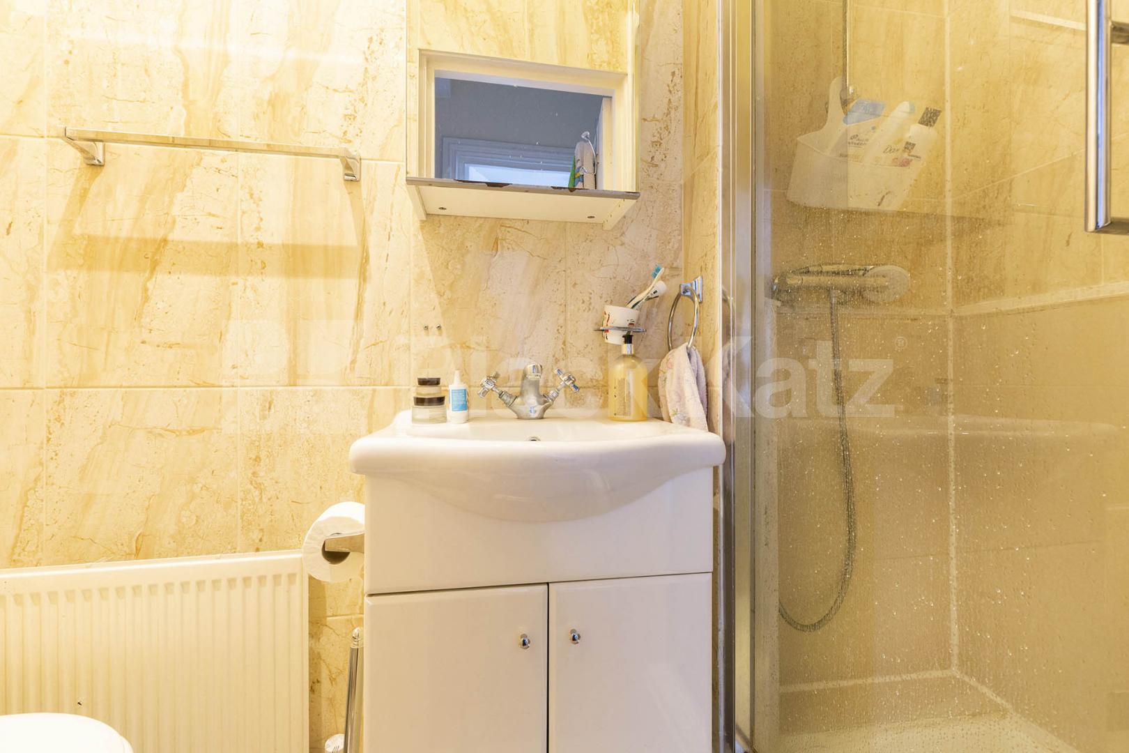 			1 Bedroom, 1 bath, 1 reception Flat			 Hillfield Avenue, Crouch End